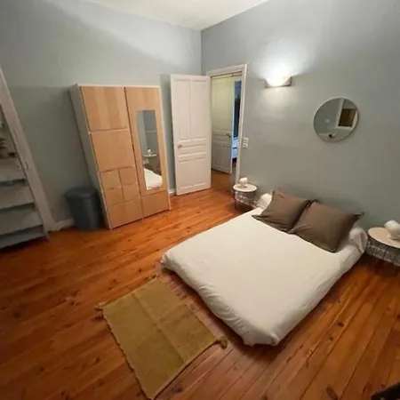 Grand 3 Chambres Avec Patio Apartmán Tarbes